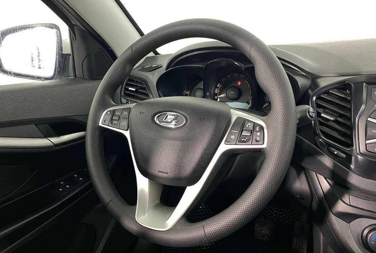 Купить Lada (ВАЗ) Vesta SW, 2019, 70 201 км, фото №9