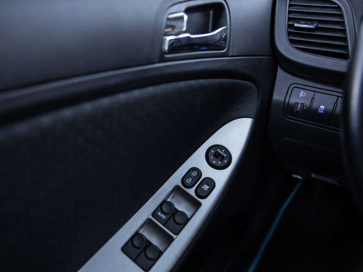 Купить Hyundai Solaris, 2012, 132 942 км, фото №11