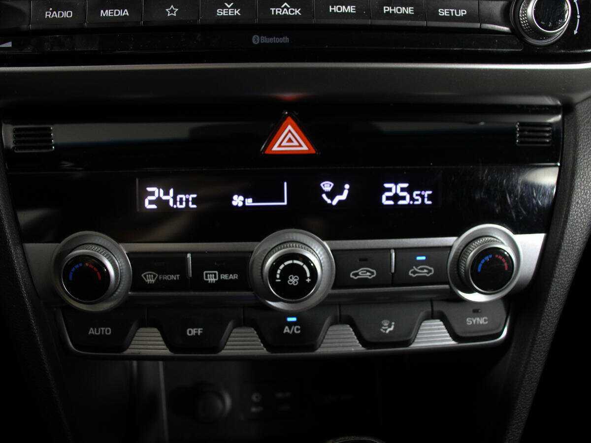 Купить Hyundai Elantra, 2020, 142 837 км, фото №17
