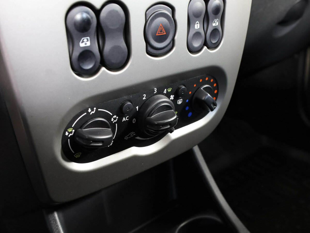 Купить Renault Logan I Рестайлинг, 2015, 96 506 км, фото №12